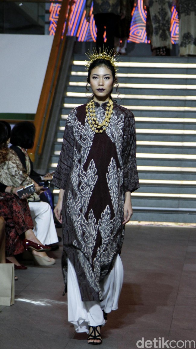 Fashion show koleksi busana Ramadan 2018 Alleira Batik bertema La Splendeur bertempat di Lamoda Cafe, Plaza Indonesia, Jakarta. Rabu [9/5/2018]. Foto: Mohammad Abduh/Wolipop