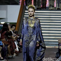 Fashion show koleksi busana Ramadan 2018 Alleira Batik bertema La Splendeur bertempat di Lamoda Cafe, Plaza Indonesia, Jakarta. Rabu [9/5/2018]. Foto: Mohammad Abduh/Wolipop