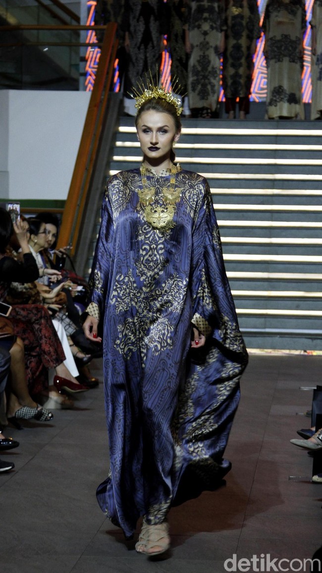 Fashion show koleksi busana Ramadan 2018 Alleira Batik bertema La Splendeur bertempat di Lamoda Cafe, Plaza Indonesia, Jakarta. Rabu [9/5/2018]. Foto: Mohammad Abduh/Wolipop