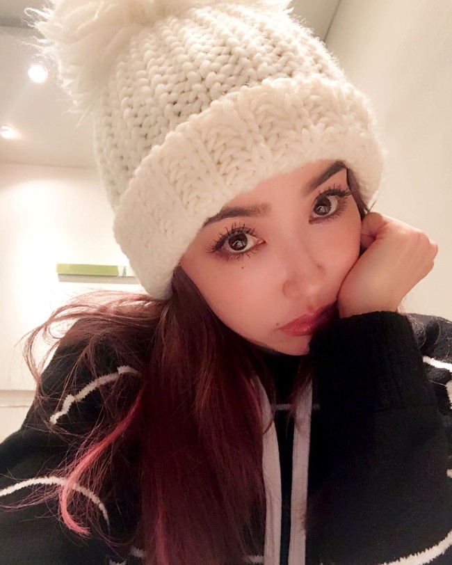 Ia kerap kali membagikan berbagai aktivitasnya di Instagram yang mencuri atensi, mulai dari gaya busana hingga potret makeup dan kecantikan yang dimilikinya. Foto: Instagram