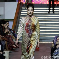 Fashion show koleksi busana Ramadan 2018 Alleira Batik bertema La Splendeur bertempat di Lamoda Cafe, Plaza Indonesia, Jakarta. Rabu [9/5/2018]. Foto: Mohammad Abduh/Wolipop