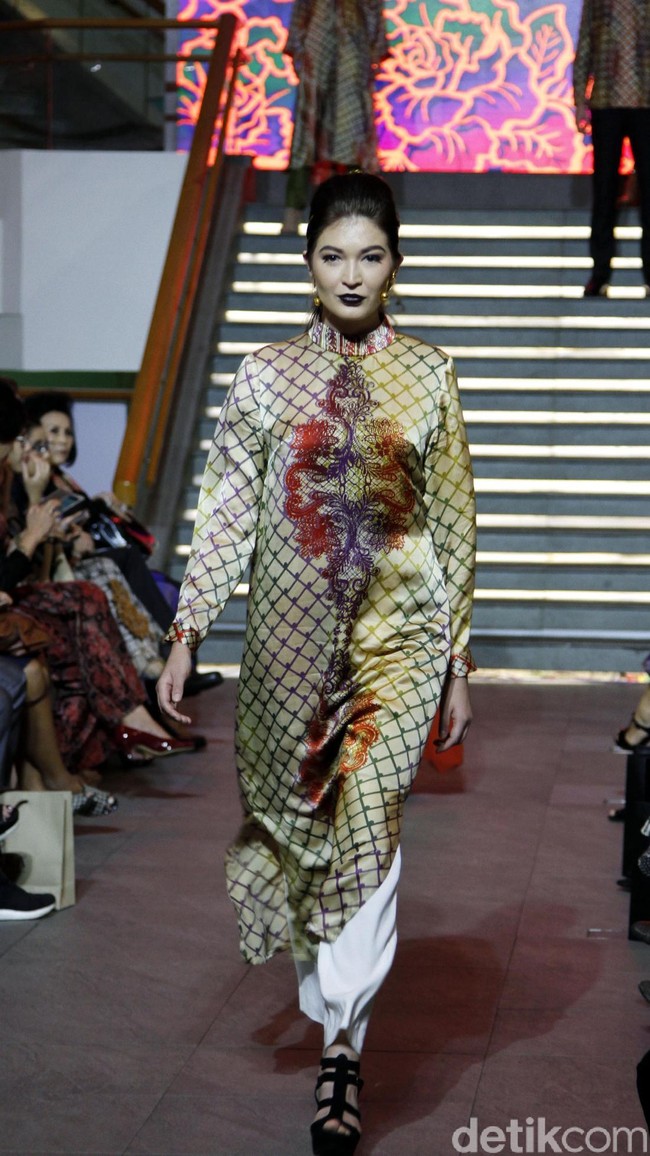 Fashion show koleksi busana Ramadan 2018 Alleira Batik bertema La Splendeur bertempat di Lamoda Cafe, Plaza Indonesia, Jakarta. Rabu [9/5/2018]. Foto: Mohammad Abduh/Wolipop