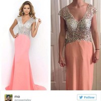 Prom menjadi momen yang dinantikan anak SMA. Apalagi untuk murid perempuan. Mungkin tidak untuk para remaja yang beli dress online tak sesuai pesanan. Foto: Twitter