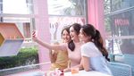 Menikmati Makanan Pesinetron Ranty Maria Tetap Bergaya Cantik