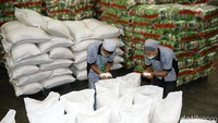 Pasokan beras milik PT Food Station Tjipinang (FST) mencapai lebih dari 40 ribu ton.