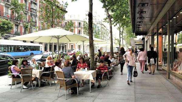 Madrid meraih peringkat ketiga dalam kategori harga terbaik untuk barang mewah dalam Globe Shopper Index. Cocok banget buat traveler yang ingin belanja barang branded (Madrid Visitors Convention Bureau) Madrid meraih peringkat ketiga dalam kategori harga terbaik untuk barang mewah dalam Globe Shopper Index. Cocok banget buat traveler yang ingin belanja barang branded (Madrid Visitors Convention Bureau)