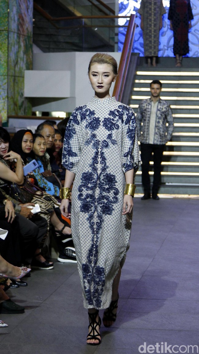 Fashion show koleksi busana Ramadan 2018 Alleira Batik bertema La Splendeur bertempat di Lamoda Cafe, Plaza Indonesia, Jakarta. Rabu [9/5/2018]. Foto: Mohammad Abduh/Wolipop