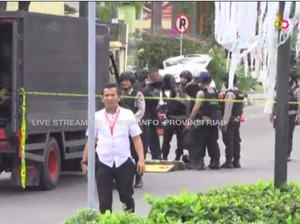 Polda Riau Diserang Teroris, 1 Orang Diburu Polisi