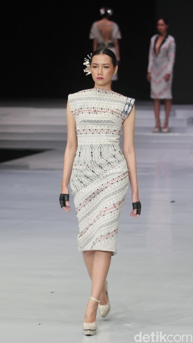 Fashion show koleksi terbaru Ivan Gunawan yang bertajuk Great Toba di Indonesia Fashion Week 2018, Jakarta Convention Center, Jakarta, Rabu [28/3/2018]. Foto: Mohammad Abduh/Wolipop