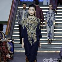 Fashion show koleksi busana Ramadan 2018 Alleira Batik bertema La Splendeur bertempat di Lamoda Cafe, Plaza Indonesia, Jakarta. Rabu [9/5/2018]. Foto: Mohammad Abduh/Wolipop