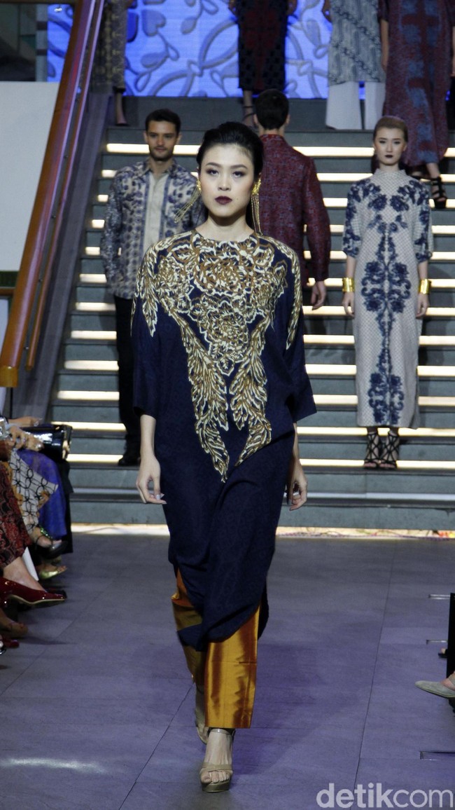 Fashion show koleksi busana Ramadan 2018 Alleira Batik bertema La Splendeur bertempat di Lamoda Cafe, Plaza Indonesia, Jakarta. Rabu [9/5/2018]. Foto: Mohammad Abduh/Wolipop