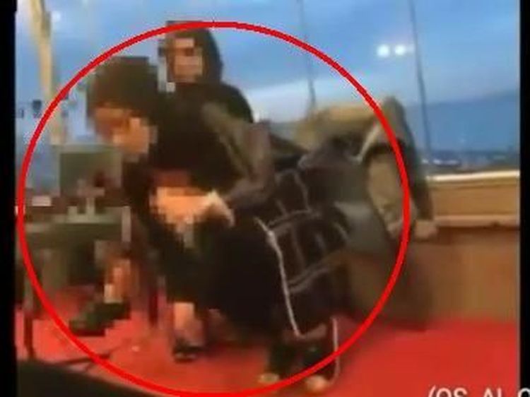 Potret Kematian Mendadak Orang-orang di Atas Panggung