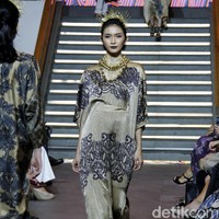 Fashion show koleksi busana Ramadan 2018 Alleira Batik bertema La Splendeur bertempat di Lamoda Cafe, Plaza Indonesia, Jakarta. Rabu [9/5/2018]. Foto: Mohammad Abduh/Wolipop