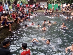 Byur! Ramainya Padusan di Petilasan Joko Tingkir Senjoyo Semarang