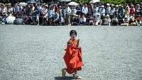 Pada masa kekaisaran Edo setelah Kaisar memindahkan ibukota Jepang ke Tokyo (1884) Aoi Matsuri kembali dihidupkan kembali dengan tujuan untuk menarik minat masyarakat menyaksikan festival tersebut. Carl Court/Getty Images.
