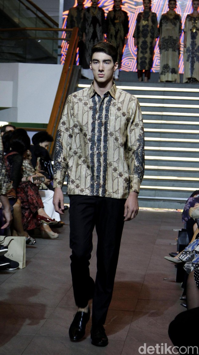 Fashion show koleksi busana Ramadan 2018 Alleira Batik bertema La Splendeur bertempat di Lamoda Cafe, Plaza Indonesia, Jakarta. Rabu [9/5/2018]. Foto: Mohammad Abduh/Wolipop