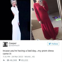 Gaun yang harusnya memeluk badan malah terlihat seperti kebesaran. Foto: Twitter