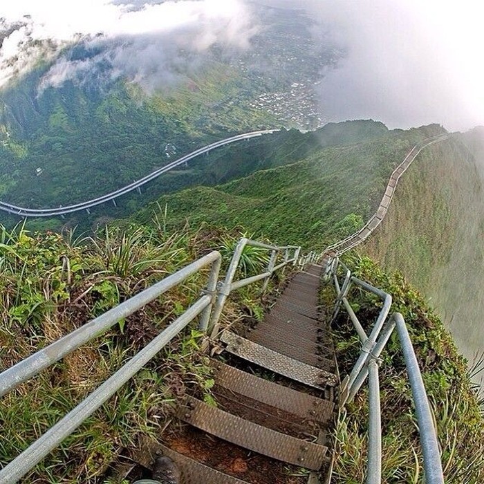 tangga Haiku Stairs di Hawaii