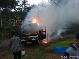 Bus Terbakar di Sukabumi, Belasan Penumpang Selamat
