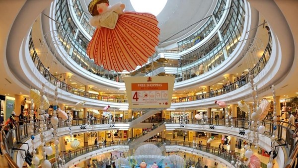 Siapkan stamina kalau mau belanja di mall-mall Kuala Lumpur, Malaysia. 3 dari 10 mall terbesar dunia ada di kota ini (1 Utama/CNN) Siapkan stamina kalau mau belanja di mall-mall Kuala Lumpur, Malaysia. 3 dari 10 mall terbesar dunia ada di kota ini (1 Utama/CNN)