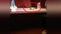 Saat berada di atas panggung pentas drama, seseorang yang tadinya energik tiba-tiba seketika jatuh dan meninggal. Foto: Instagram