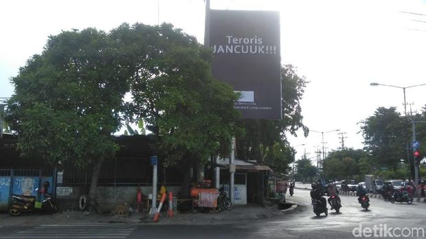Spanduk Kecam Aksi Teror, PDIP: Ini Kemarahan Arek Suroboyo