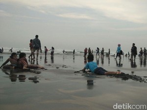 Wisatawan Takut ke Pantai Pasca Tsunami, BPBD Bantul: Berlebihan