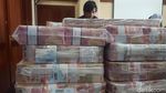 Foto: Tumpukan Duit Segunung Rp 87 M Milik Koruptor Samadikun