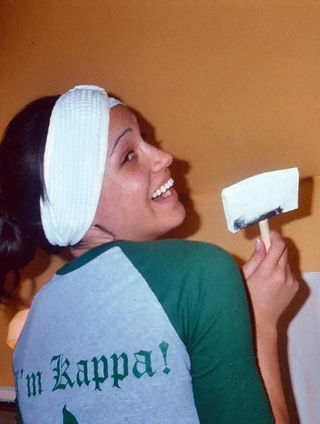 Bukan tipikal perempuan yang manja, Meghan Markle bahkan mengecat kamarnya sendiri. (Foto: Istimewa)