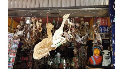 Foto: Pasar yang Menjual Jimat dan Benda Sihir