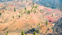 Seperti namanya, The Painted Dunes merupakan bukit pasir yang memiliki warna. Cantik dan unik, The Painted Dunes ini jadi tempat untuk mencari keheningan. (jiejingz/Instagram)