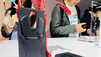 Sejumlah pernak-pernik Avengers. Foto: OnePlus