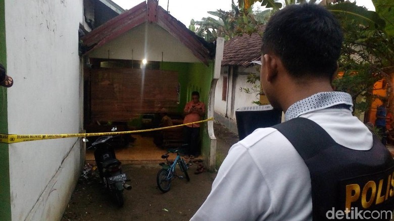 Jual Mi Ayam dan Sablon, Pekerjaan 2 Terduga Teroris Mojokerto Jual Mi Ayam dan Sablon, Pekerjaan 2 Terduga Teroris Mojokerto