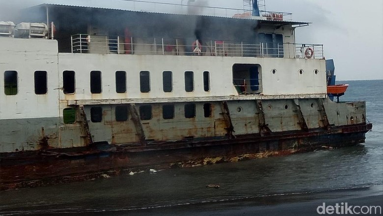 Ada 13 Kendaraan Terjebak di KMP Labitra Adinda, Ini Rinciannya Ada 13 Kendaraan Terjebak di KMP Labitra Adinda, Ini Rinciannya