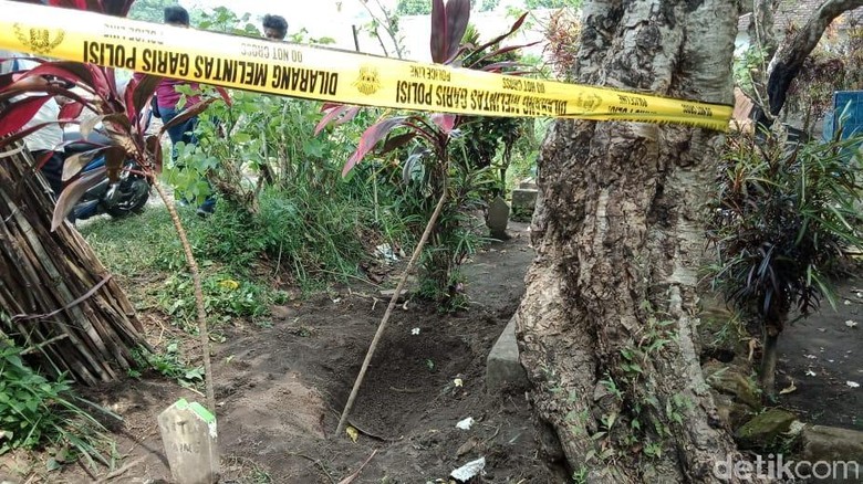 Identitas Jasad yang Terkubur dengan Kaki di Atas Tanah Terungkap Identitas Jasad yang Terkubur dengan Kaki di Atas Tanah Terungkap