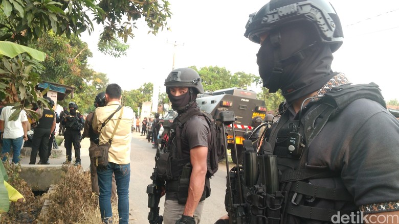 Ada 2 Terduga Teroris Ditangkap Densus di Cirebon Ada 2 Terduga Teroris Ditangkap Densus di Cirebon