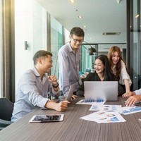 9 Tanda Kamu Memiliki Kepribadian People Pleaser, Sering Nggak Enakan?