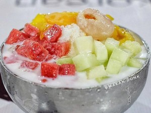 Es Buah yang Manis Segar Mudah Dibuat dengan Resep Ini