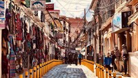 Pasar Mercado de las Brujas merupakan salah satu pasar yang terletak di Melchor Jimenes, La Paz, Bolivia. Pasar ini menjual aneka barang yang tidak biasa, yakni benda-benda berbau magis atau jimat. (giomlagio/Instagram)