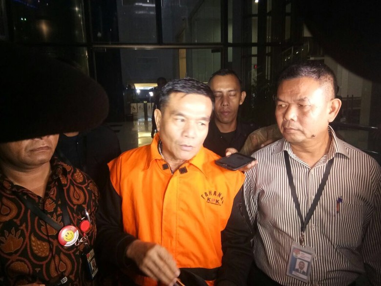 Ditahan KPK, Bupati Bengkulu Selatan: Ini Tragedi buat Saya Ditahan KPK, Bupati Bengkulu Selatan: Ini Tragedi buat Saya