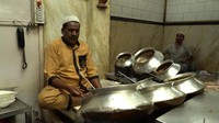 Beratus-ratus tahun lamanya, restoran ini tetap memasak dengan cara tradisional. Salah satu menu andalannya adalah chicken makhani atau indian butter chicken.