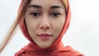 Banyak yang memuji penampilannya itu dan berharap agar Aura Kasih tampil berhijab di kesehariannya. Dok. Instagram/aurakasih