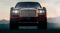 Dalam hal eksterior, ada sedikit jiwa Phantom disana mulai dari grille yang masih dipertahankan, mata yang sipit, dan juga bagian bokongnya. Namun mobil rada kotak. Foto: Dok. Rolls-Royce