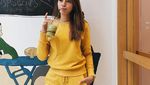 Begini Gaya Hot Mama, Kirana Larasati Saat Ngopi dan Makan Pizza