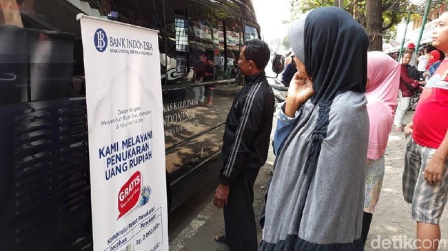 Tukar Uang di Tempat Tidak Resmi, Risiko Menanti