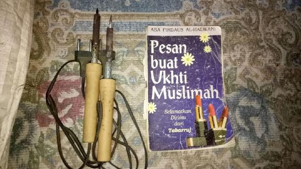 Benda yang disita dari rumah terduga teroris Jombang