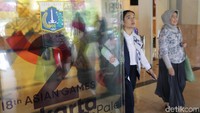Tak hanya itu, agar PNS tertib akan dilakukan inspeksi mendadak (sidak). Sidak tersebut tidak hanya untuk memantau kehadiran melainkan juga kinerja pegawai.