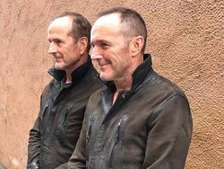 Potret Viral Superhero Avengers Bersama Kembarannya