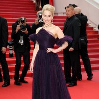 Selebriti A-lister berdatangan ke Cannes pekan ini. Mengenakan gaun-gaun indah nan memikat saat menginjakkan kaki di karpet merah Festival Film Cannes. Salah satu di antaranya, Emilia Clarke yang datang berbalut gaun tulle rancangan Dior Couture untuk premier Solo: A Star Wars Story. Foto: Dok. Getty Images