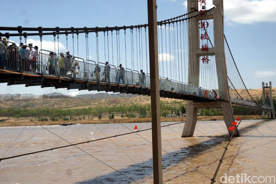 Foto Jembatan Kaca 3 Dimensi Pertama Di China Foto 10
